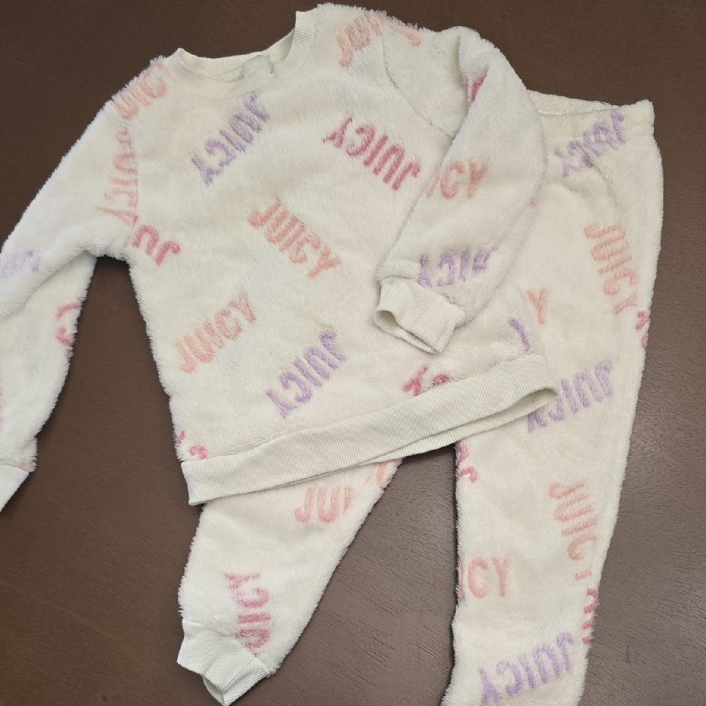 JUICY COUTURE Cream and Pink Lounge Set Pajamas Fuzzy Fleece Soft Cozy Girls